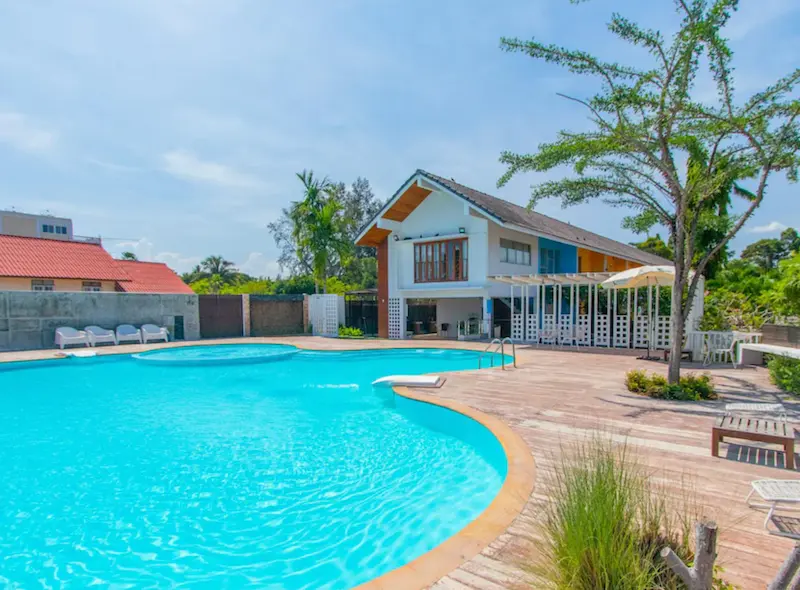 11 ที่พักบ้านกรูด หมาพักได้ Pet Friendly ติดทะเล มีที่พักหมาใหญ่ ประจวบฯ 