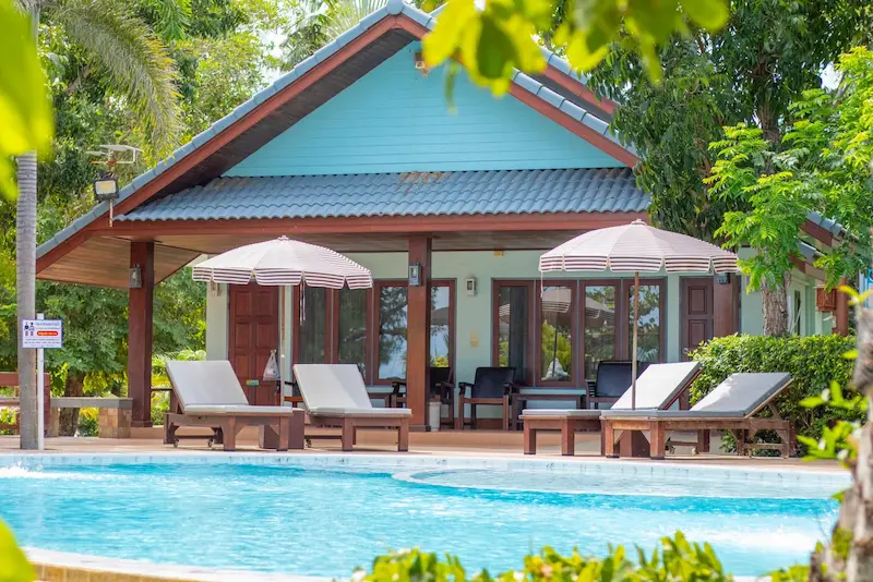 11 ที่พักบ้านกรูด หมาพักได้ Pet Friendly ติดทะเล มีที่พักหมาใหญ่ ประจวบฯ 