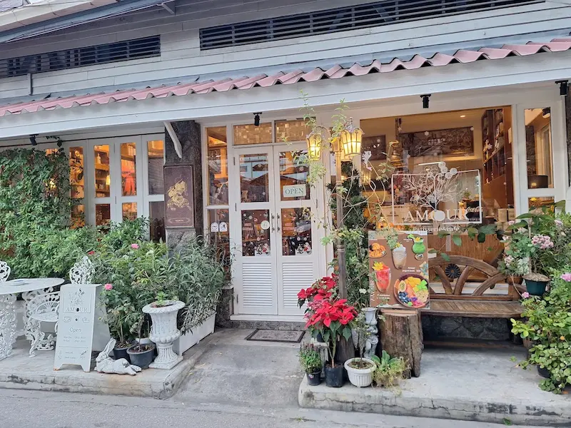16 คาเฟ่หัวหิน Pet Friendly หมาแมวเข้าได้ริมทะเล ถ่ายรูปสวย