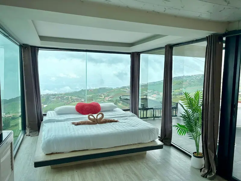 10 ที่พักภูทับเบิก หมาพักได้ ห้องกระจก แช่อ่าง ชมหมอกริมผา หมาใหญ่พักได้จริง อัปเดต 2569