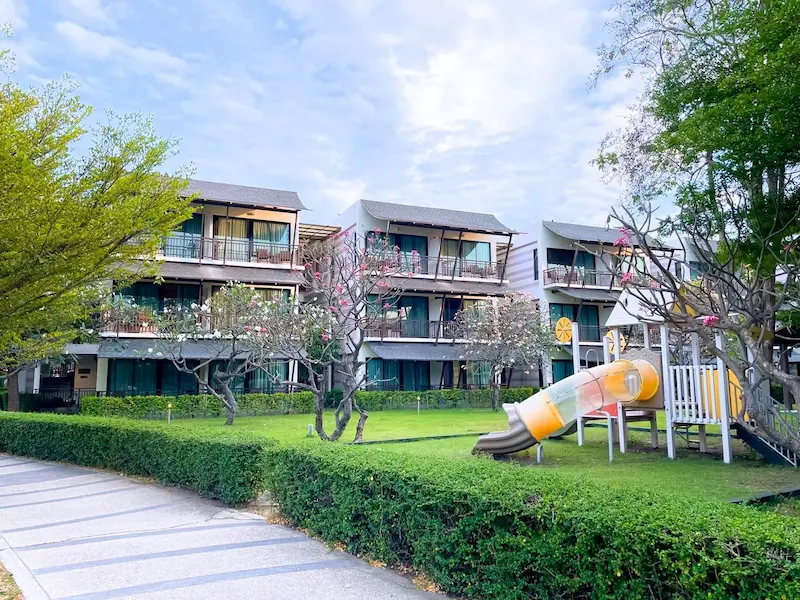 10 ที่พัก Pet Friendly วิวทะเล ใกล้กรุงเทพฯ หมาใหญ่พักได้ อัปเดต 2569 (พัทยา หัวหิน บางแสน ระยอง)