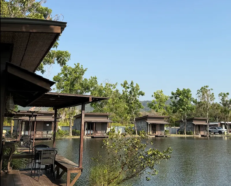 Naga Garden Resort บางแสน Pet Friendly ที่พักหมาใหญ่พักได้ มีคาเฟ่ ร้านอาหาร อร่อย