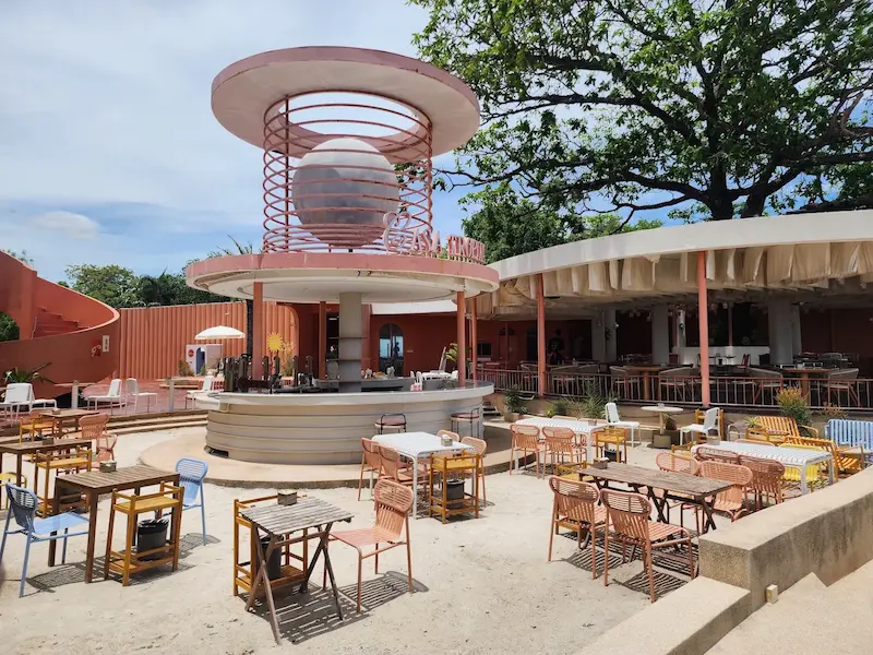 18 ร้านอาหารบางแสน–ศรีราชา Pet Friendly ติดทะเล วิวทะเล หมาเข้าได้ มีร้านรับหมาใหญ่ อัปเดต 2569