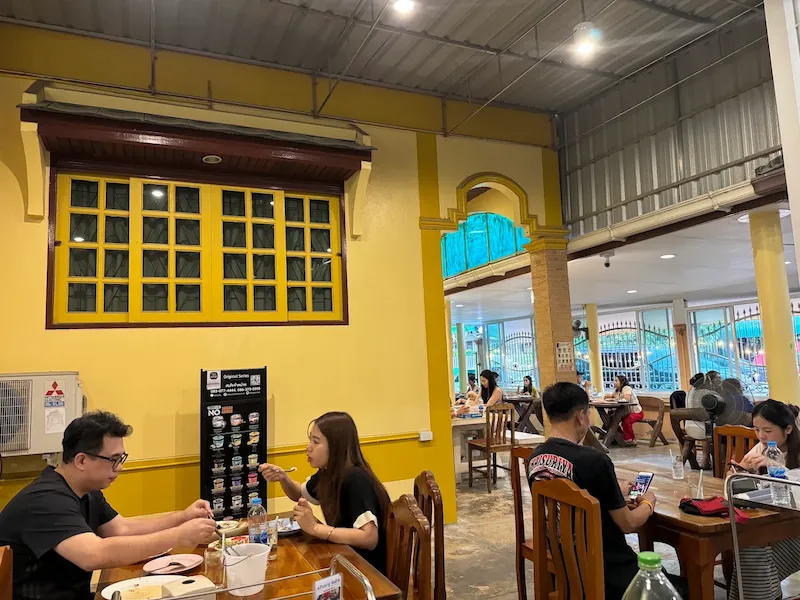 18 ร้านอาหารบางแสน–ศรีราชา Pet Friendly ติดทะเล วิวทะเล หมาเข้าได้ มีร้านรับหมาใหญ่ อัปเดต 2569