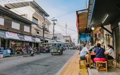 ในเมือง / บ้านเพ