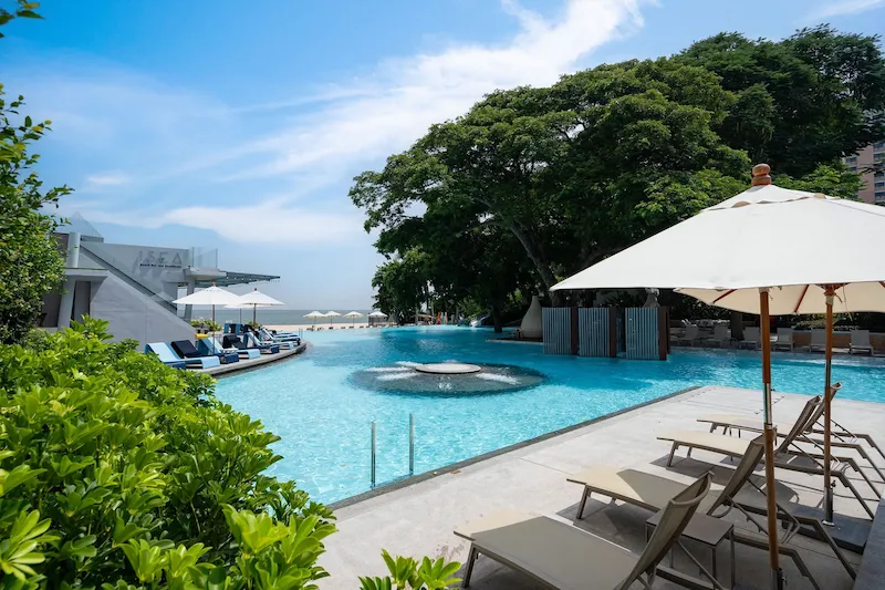 veranda-hua-hin-cha-am-หมาใหญ่พักได้.webp