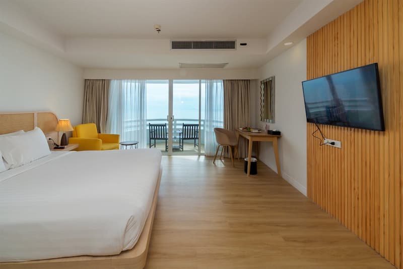 d-varee-jomtien-beach-หมาใหญ่พักได้-วิวทะเล.jpg