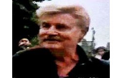 ฝรั่งโหด หมาฉี่ใส่ล้อรถ ชักปืนยิงตายคาที่