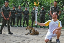 สะเทือนใจ  "เจ้าหน้าที่ยิงเสือจากัวร์จนเสียชีวิต" หลังนำมาถ่ายรูปร่วมกับคบเพลิงโอลิมปิกส์เเล้วไม่สามารถควบคุมได้!!!